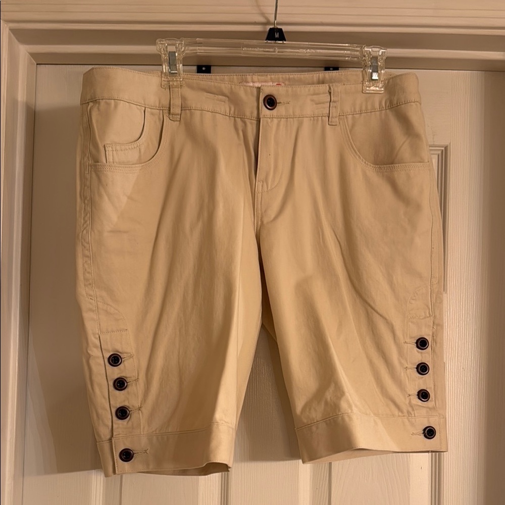 By Guess Women's Tan Button-Detail Shorts